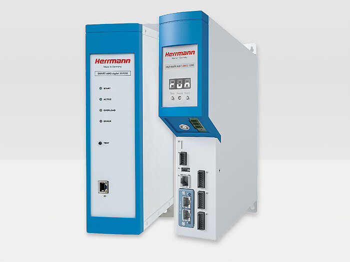 Deux générateurs ultrasoniques Herrmann avec affichages et connecteurs de commande