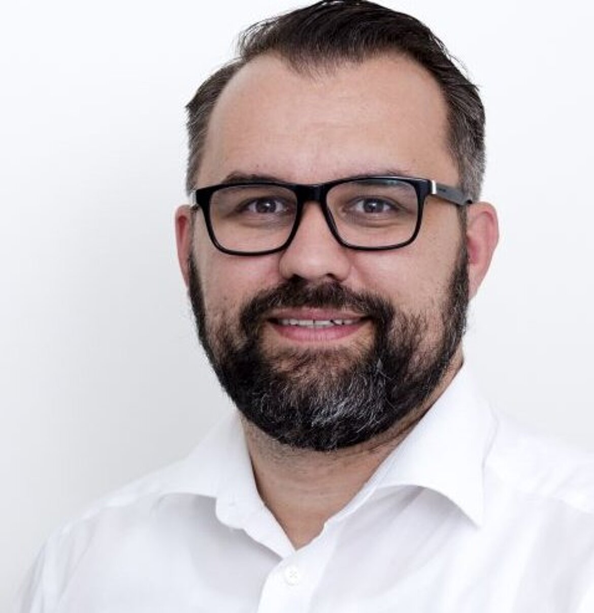 沃伊斯拉夫·拉基奇，技术客户经理