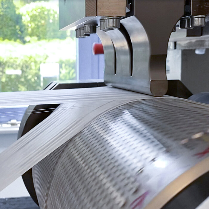 Nahaufnahme der Fadenführung über die Sonotrode