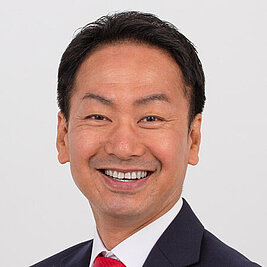 深井宗平、日本拠点のディレクター